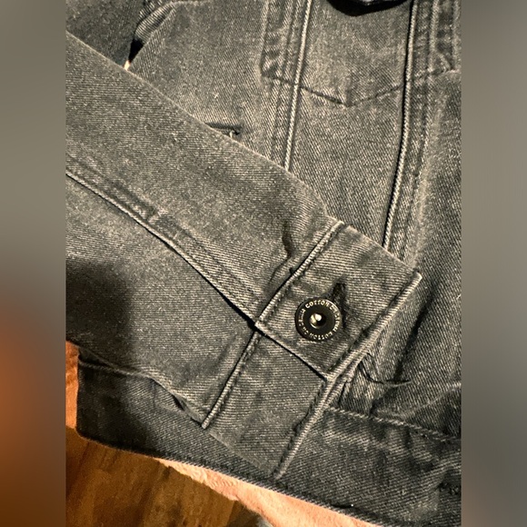 Cropped Black Denim Jacket - Picture 2 of 8